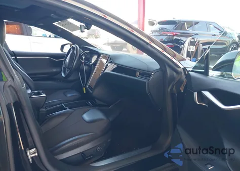 2016 Tesla Model S 60/70/75/85 z USA, uszkodzony, nr VIN 5YJSA1E17GF148428